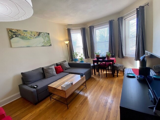 Photo - 1840 Commonwealth Ave Unidad 10 Rental