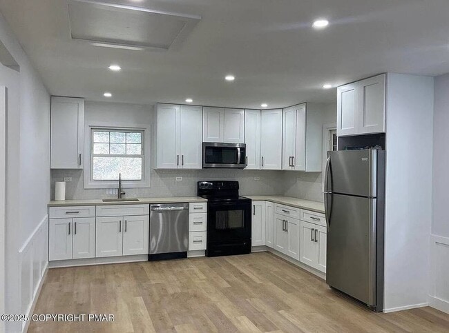 Building Photo - 8911 Little John Dr Unit 2