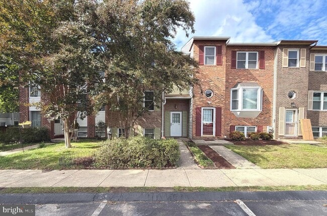 Building Photo - Welcome to this 3-bedroom, 3.5-bath townho...