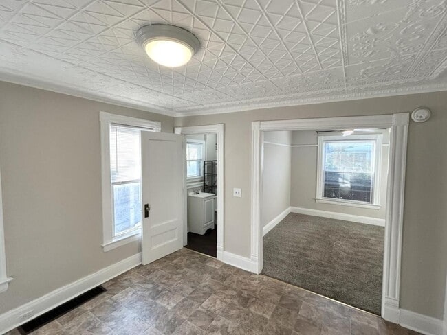 Photo - 519 S Midler Ave