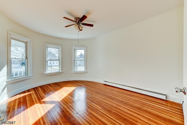 Photo - 946 W 7th St Unit 1