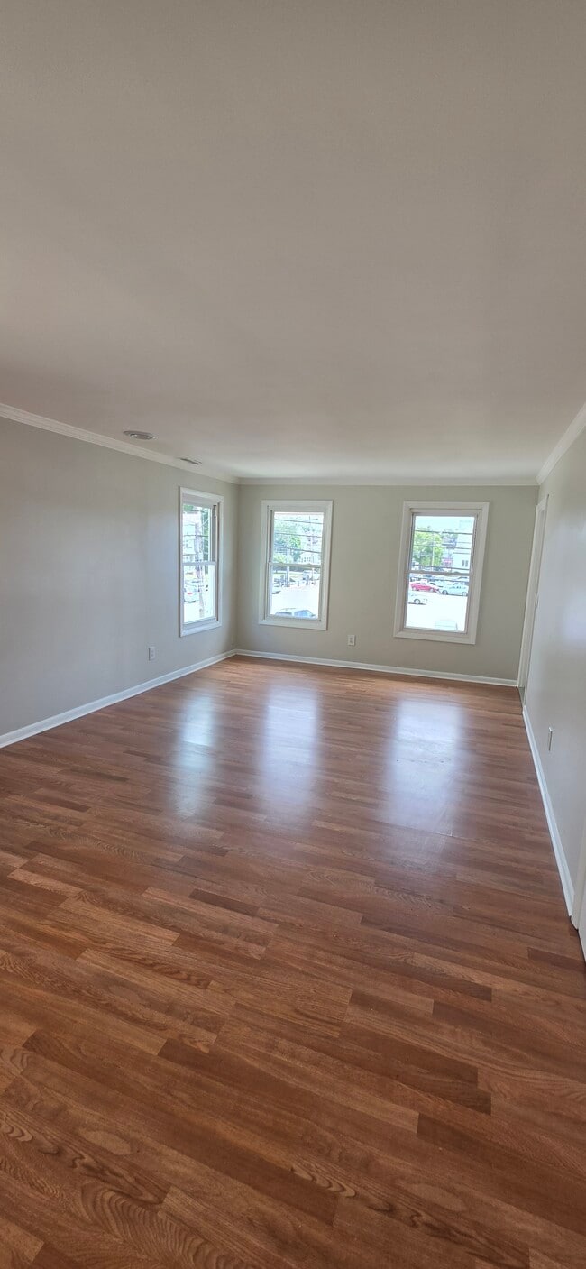 Photo - 736 Savin Ave