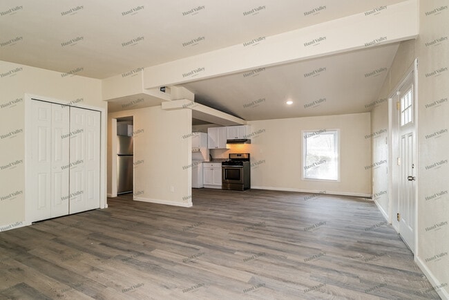 Photo - 865 Pebble Ln