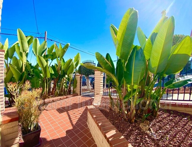 Photo - 674 W 27th St Unidad 01