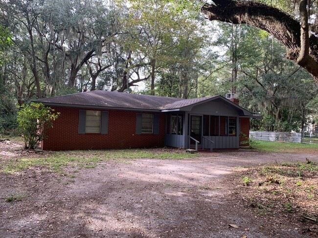 Photo - 3 Bed 1.5 Bath Pet Friendly Home