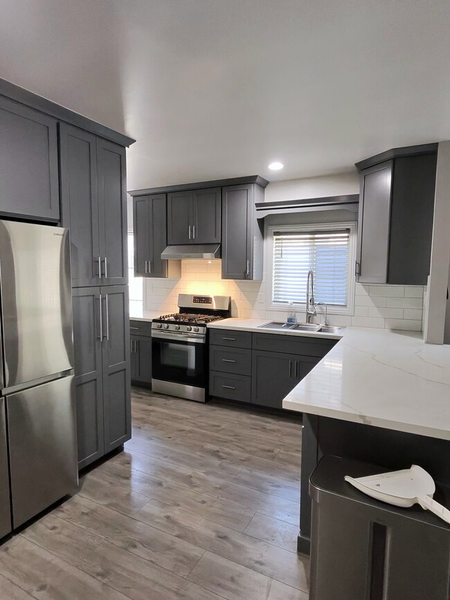 Kitchen - 1114 W 57th St