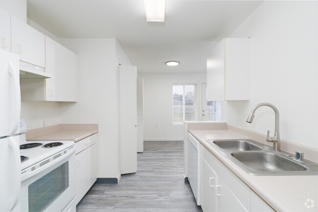 3BR, 2BA - 1036SF - Kitchen