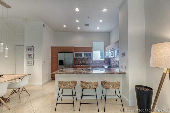 Photo - 727 NE 4th Ave