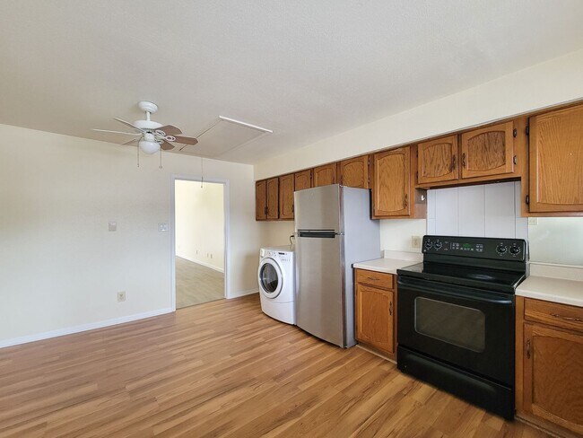 Photo - This stunning single-story upstairs unit o... Unidad 205