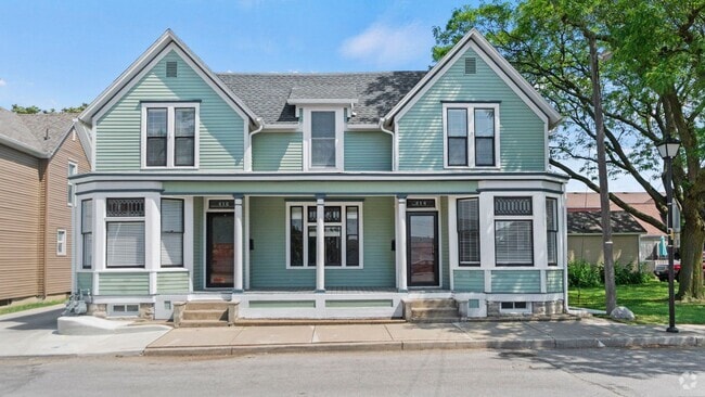 Building Photo - Completely Restored Historic Townhome near...
