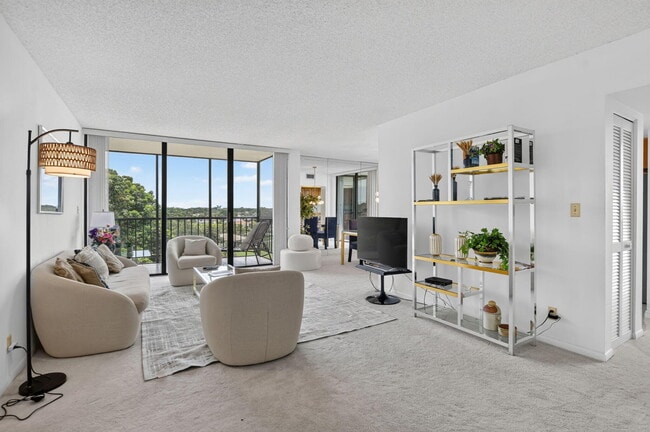 Building Photo - 6895 Willow Wood Dr Unit 1065