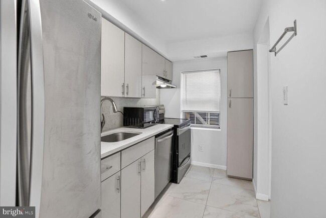 Building Photo - 511 P St NW Unit 3