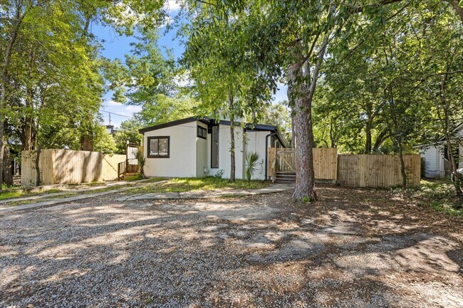 Photo - Beautifully Renovated 5 Bedroom House