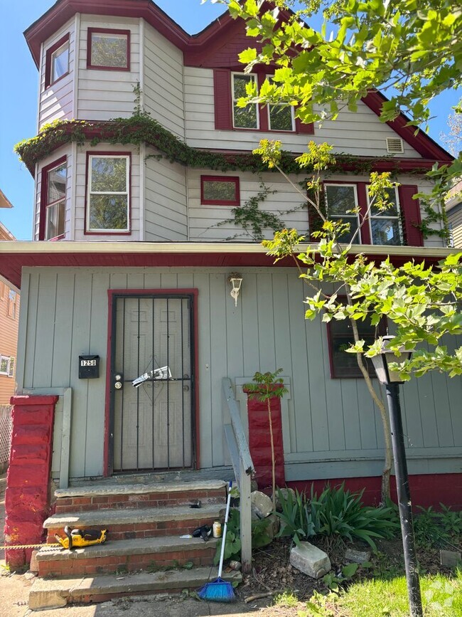 Building Photo - CLEVELAND EAST SIDE 4 BEDROOM SINGLE HOME