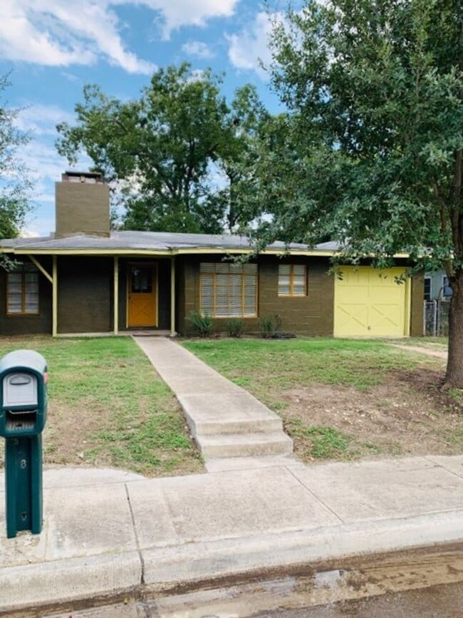 Building Photo - Single Family Home on Sycamore
