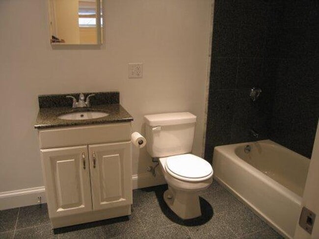 Photo - 33 Walbridge St