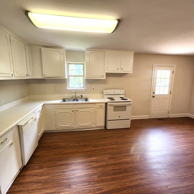 Photo - 6 N Gaywood Dr