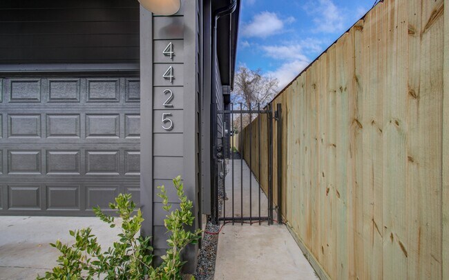 Photo - 4425 Providence St