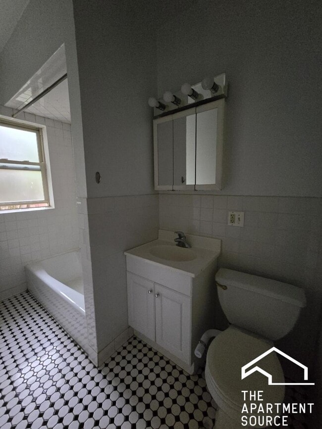 Photo - 828 Reba Pl Unit 2S