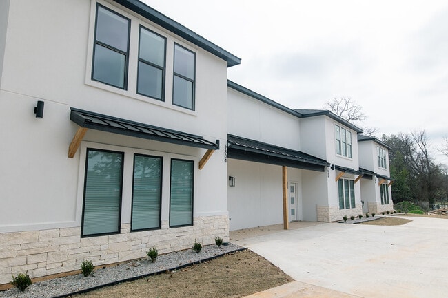 Photo - 2804 Old Omen Rd