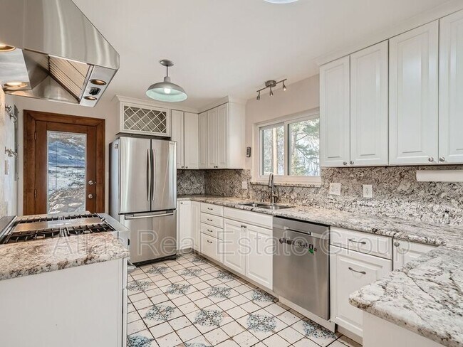 Photo - 353 Meadow View Dr