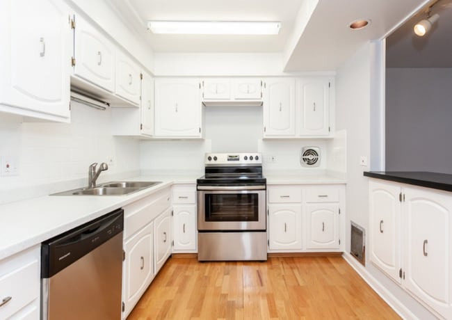 Building Photo - 4334 N Clarendon Ave Unit # 0209