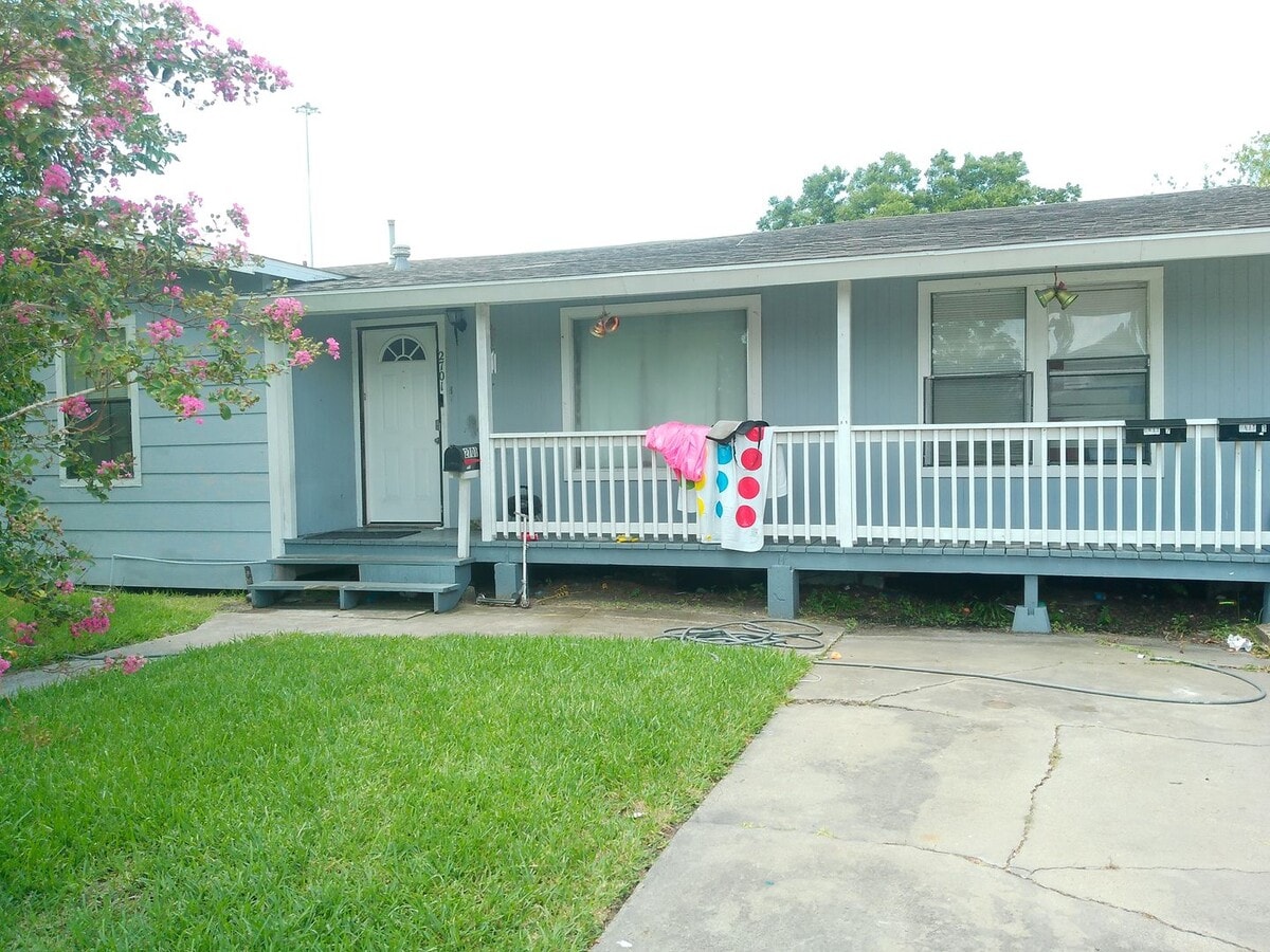 Photo - 2701 Nemec St Casa