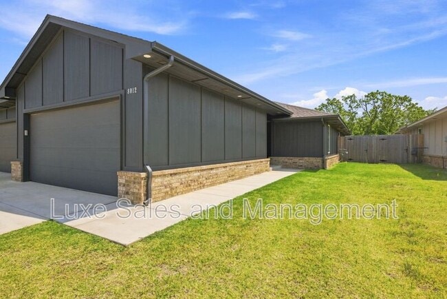 Photo - 8012 NW 110th Dr