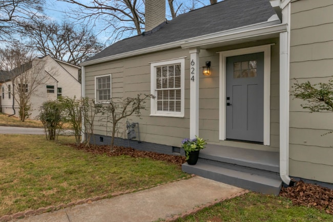 Photo - 624 Stokeswood Ave SE