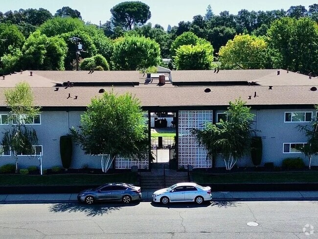 Building Photo - Cozy 2bd/1bth on Second Floor! Unit 12 Rental