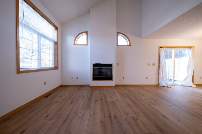 Photo - 1896 Sapphire Pt