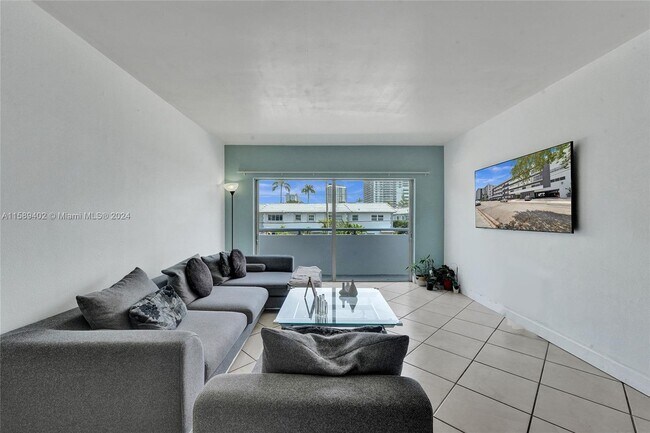 Photo - 1880 S Treasure Dr Unidad 2G