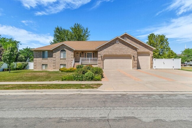 Building Photo - Spacious 5 Bed Kaysville Home with 3-Car Garage