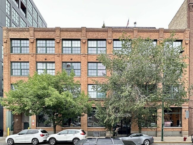 Building Photo - 110 N Peoria St Rental