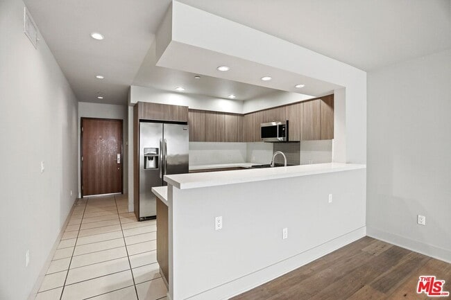 Photo - 111 S Kings Rd Unit 401