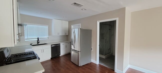 Photo - 6460 Mary Ellen Ave Unidad 6460 -1