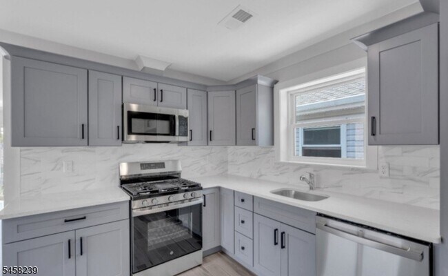 213 Pine St Unit 1