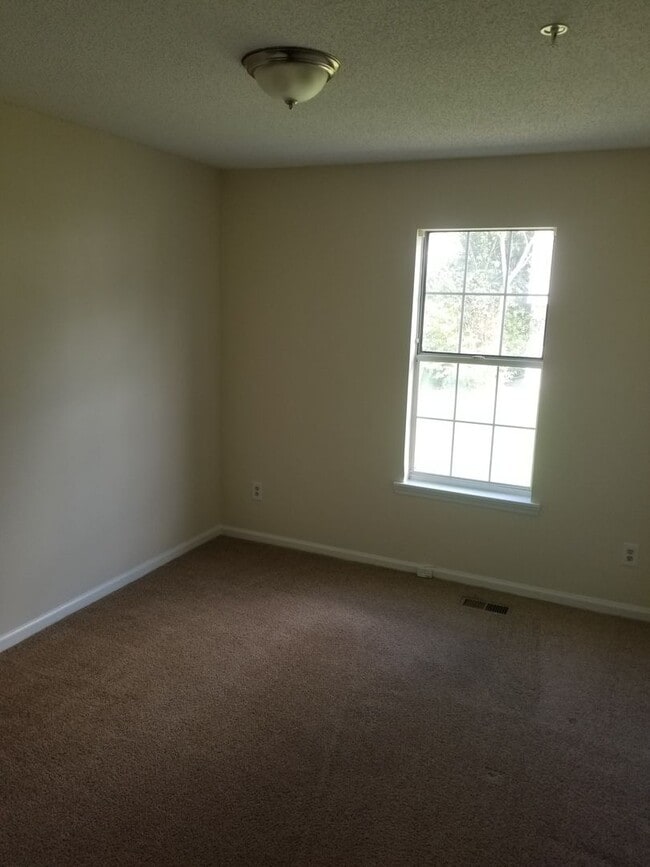 Photo - 1065 Thornwoode Ln
