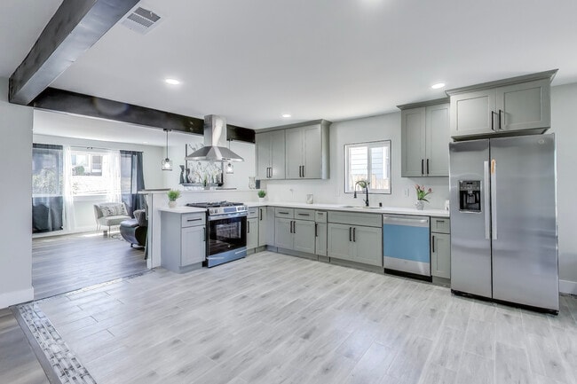 Photo - 2131 Pomona Ave