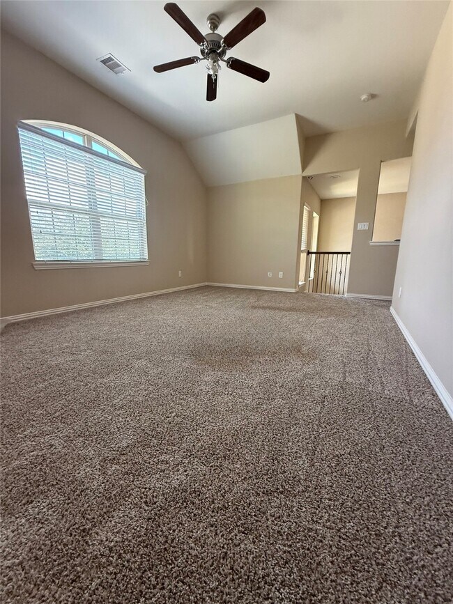 Photo - 667 Oak Cir Dr E