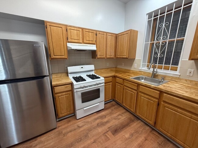 Building Photo - 241 Third St. Unit 1 Rental