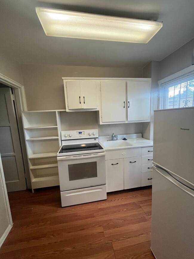 Photo - 409 Laverne Ave