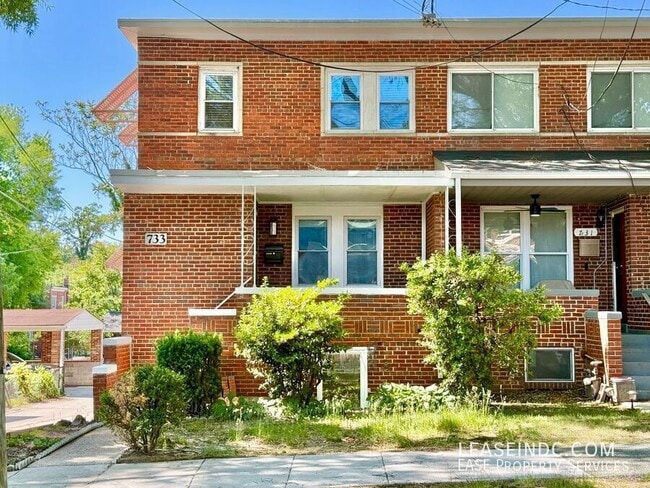 Building Photo - 733 Crittenden St NE