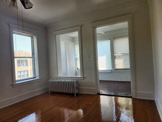 Photo - 824 E 53rd St