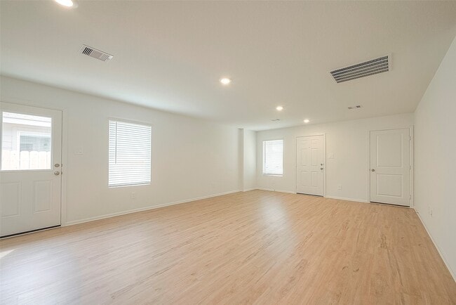 Photo - 1491 Las Cuevas Dr
