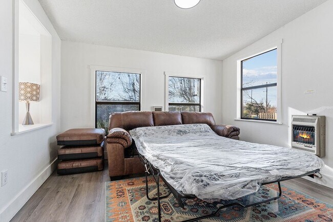 Photo - 407 NW H St