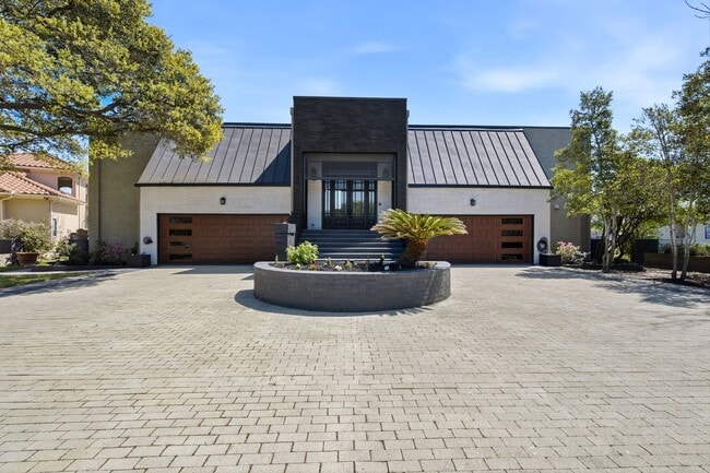 Building Photo - 11707 Edgewater Ct