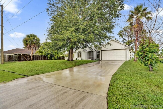 1237 SW Edinburgh Dr
