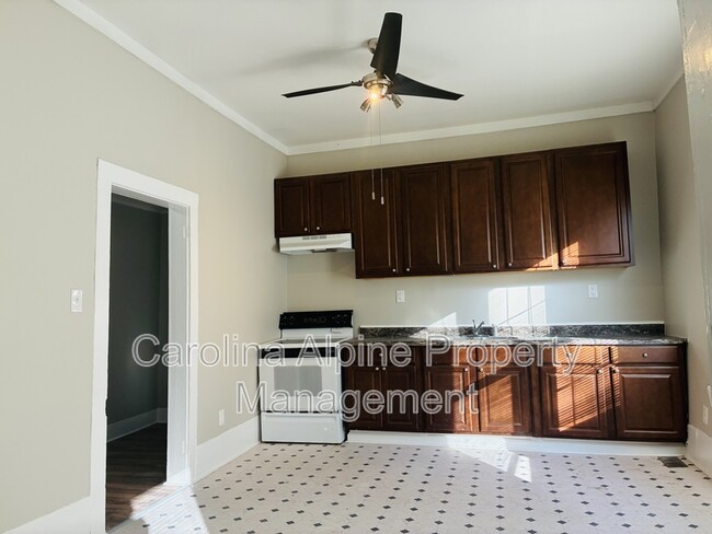 Photo - 402 Wilson St