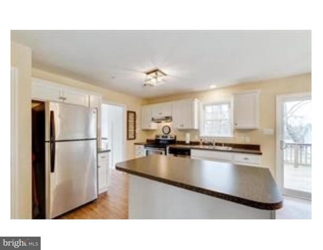 Photo - 8890 Fairlee Rd